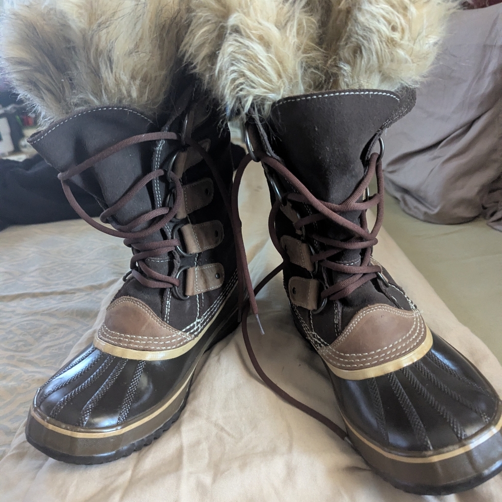 Sorel Dark Brown and Tan Fur-Lined Boots